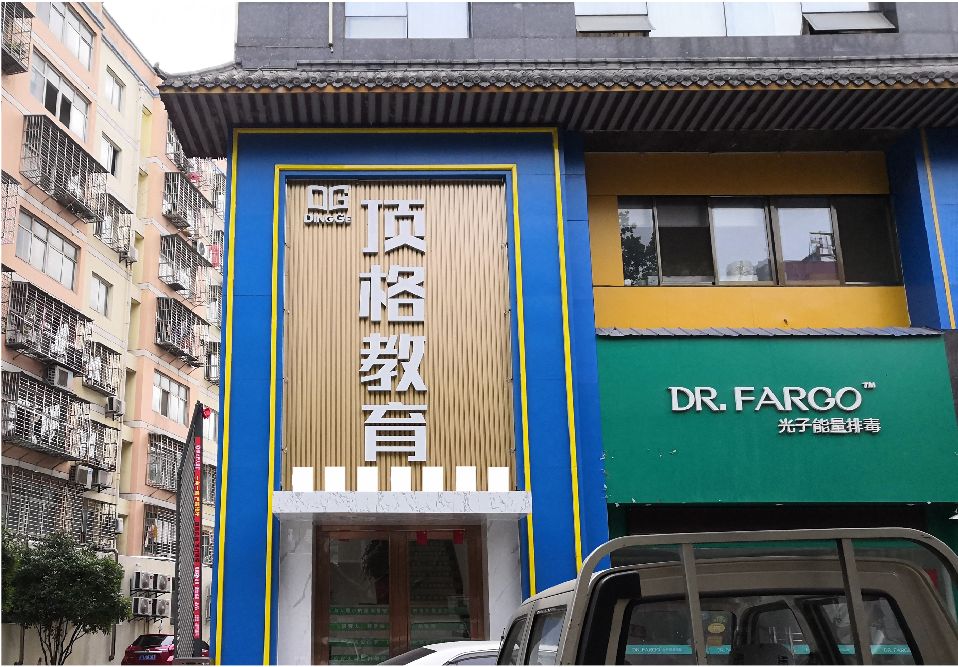 扬州门头设计要符合门店特色。