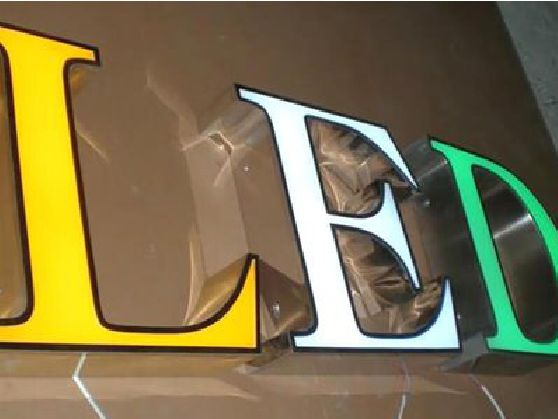 扬州介绍LED招牌的基础知识。